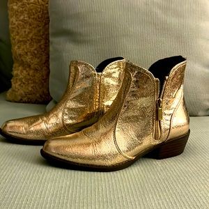 Quipid gold western booties. Super cutie!